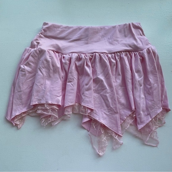 Y2K Light pink asymmetrical lace trim mini skirt - Picture 3 of 11